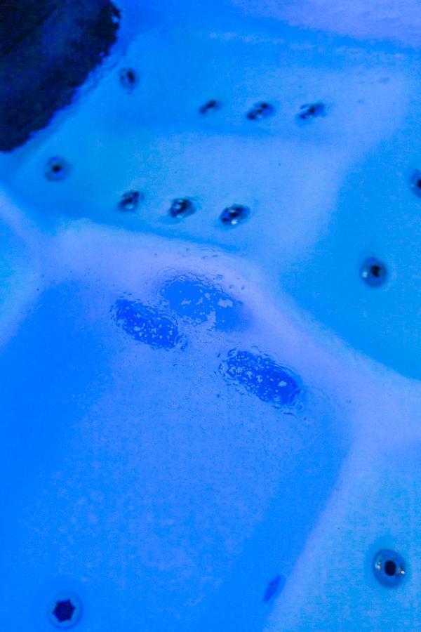 Flyviewflatsgold Privatehottub With Seaview Apartment Ixia  Exterior photo